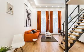 Grand Avenue Apartment